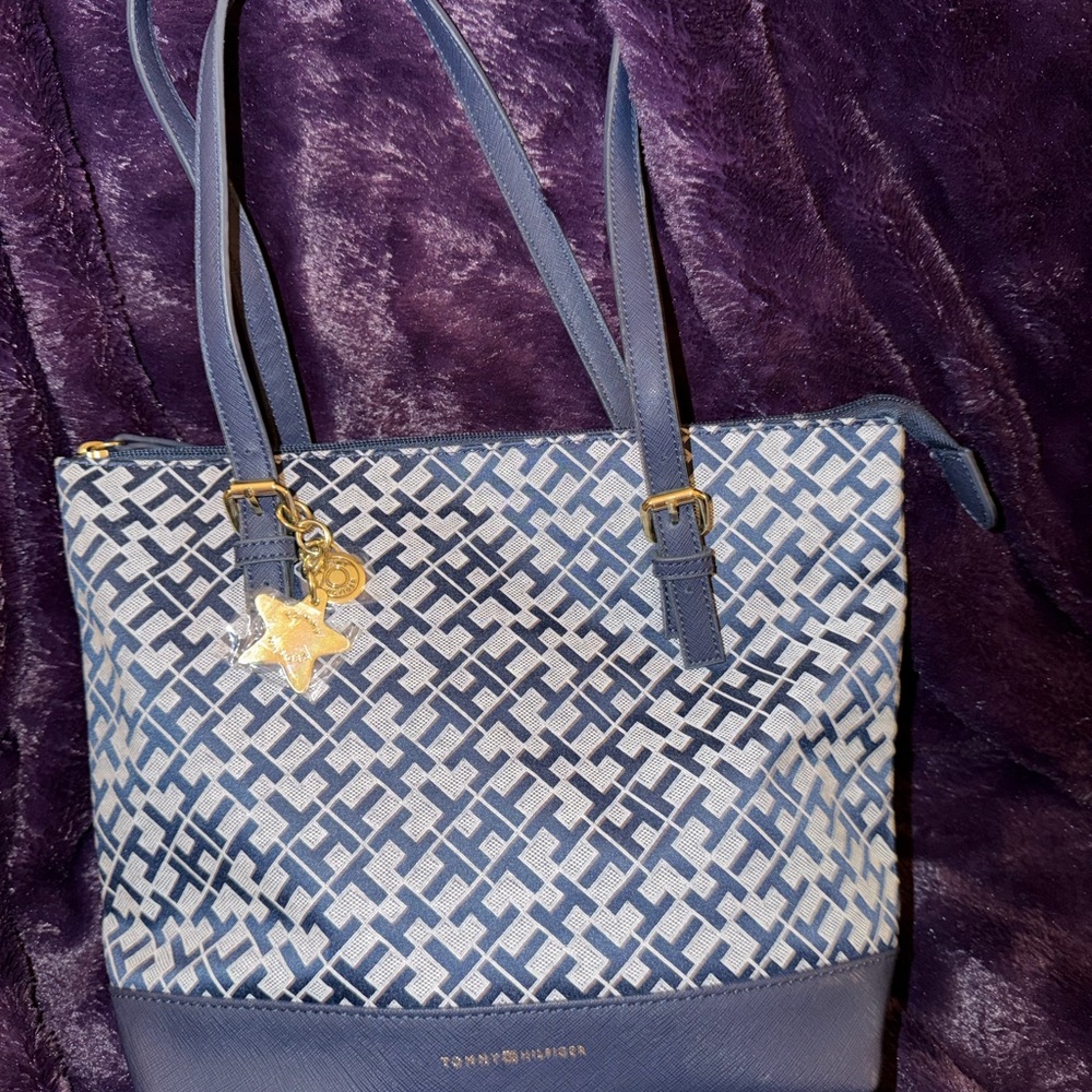 Tommy Hilfiger NWT Navy and White Patterned Tote